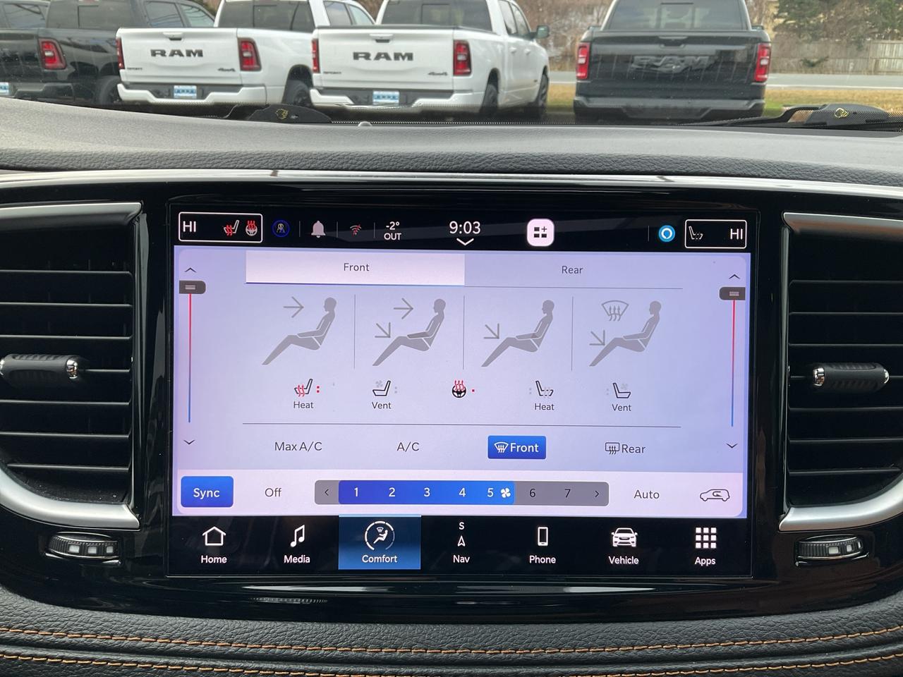 2022 Chrysler Pacifica AWD / LEATHER / HTD SEATS & WHEEL / NAV / 360 CAM Photo