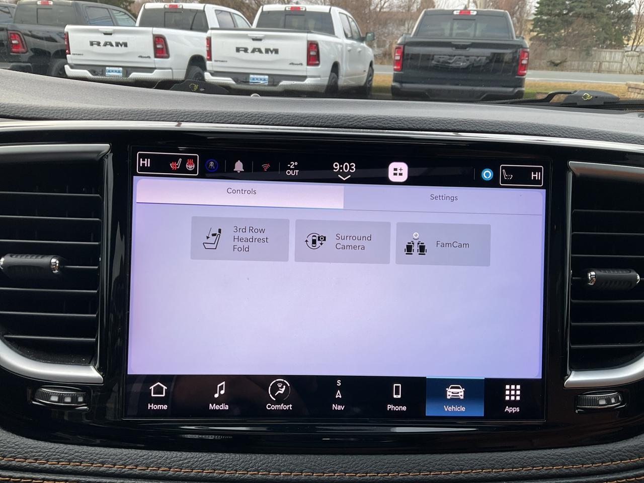 2022 Chrysler Pacifica AWD / LEATHER / HTD SEATS & WHEEL / NAV / 360 CAM Photo