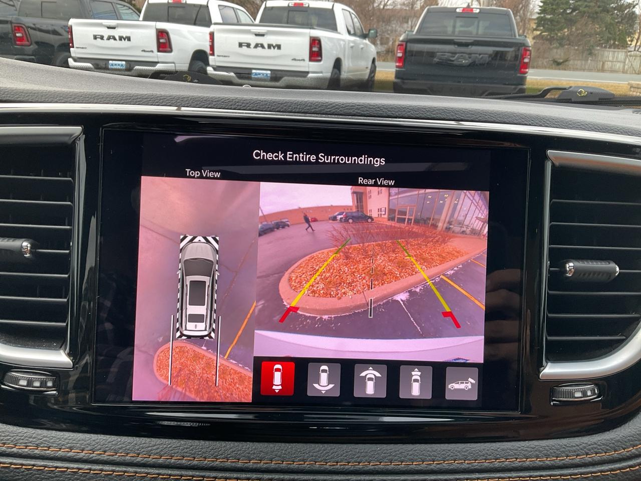 2022 Chrysler Pacifica AWD / LEATHER / HTD SEATS & WHEEL / NAV / 360 CAM Photo