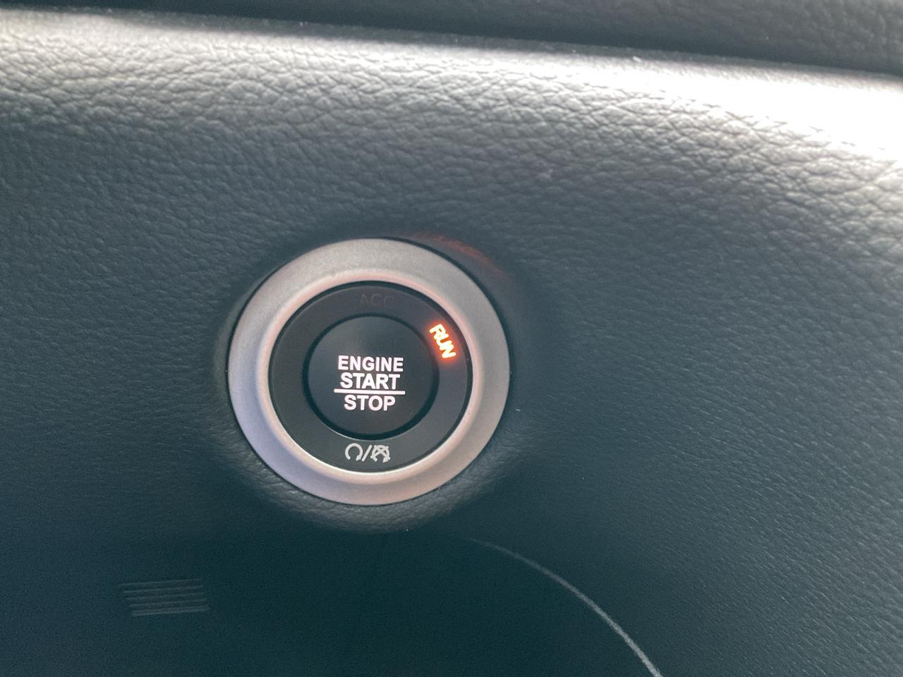 2022 Chrysler Pacifica AWD / LEATHER / HTD SEATS & WHEEL / NAV / 360 CAM Photo