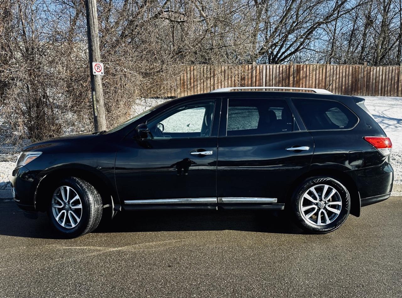 2016 Nissan Pathfinder SL 4WD Photo