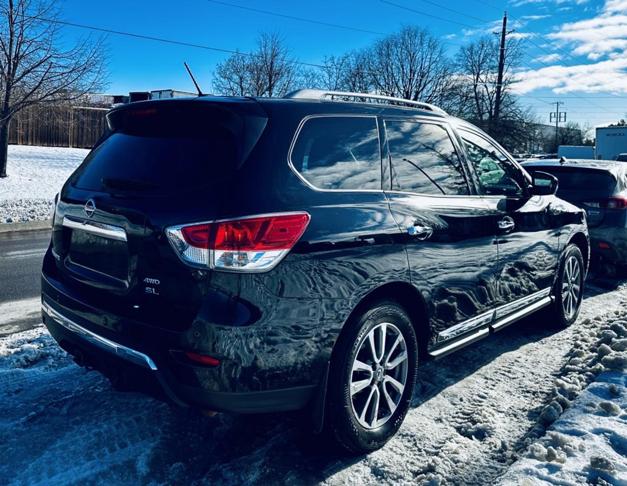 2016 Nissan Pathfinder SL 4WD Photo