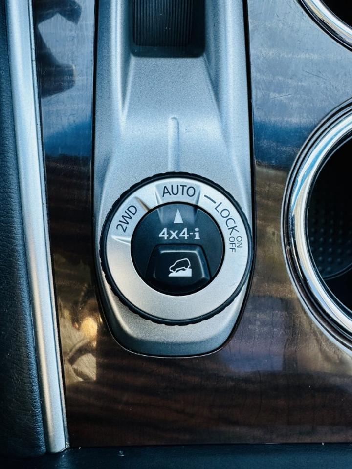 2016 Nissan Pathfinder SL 4WD Photo