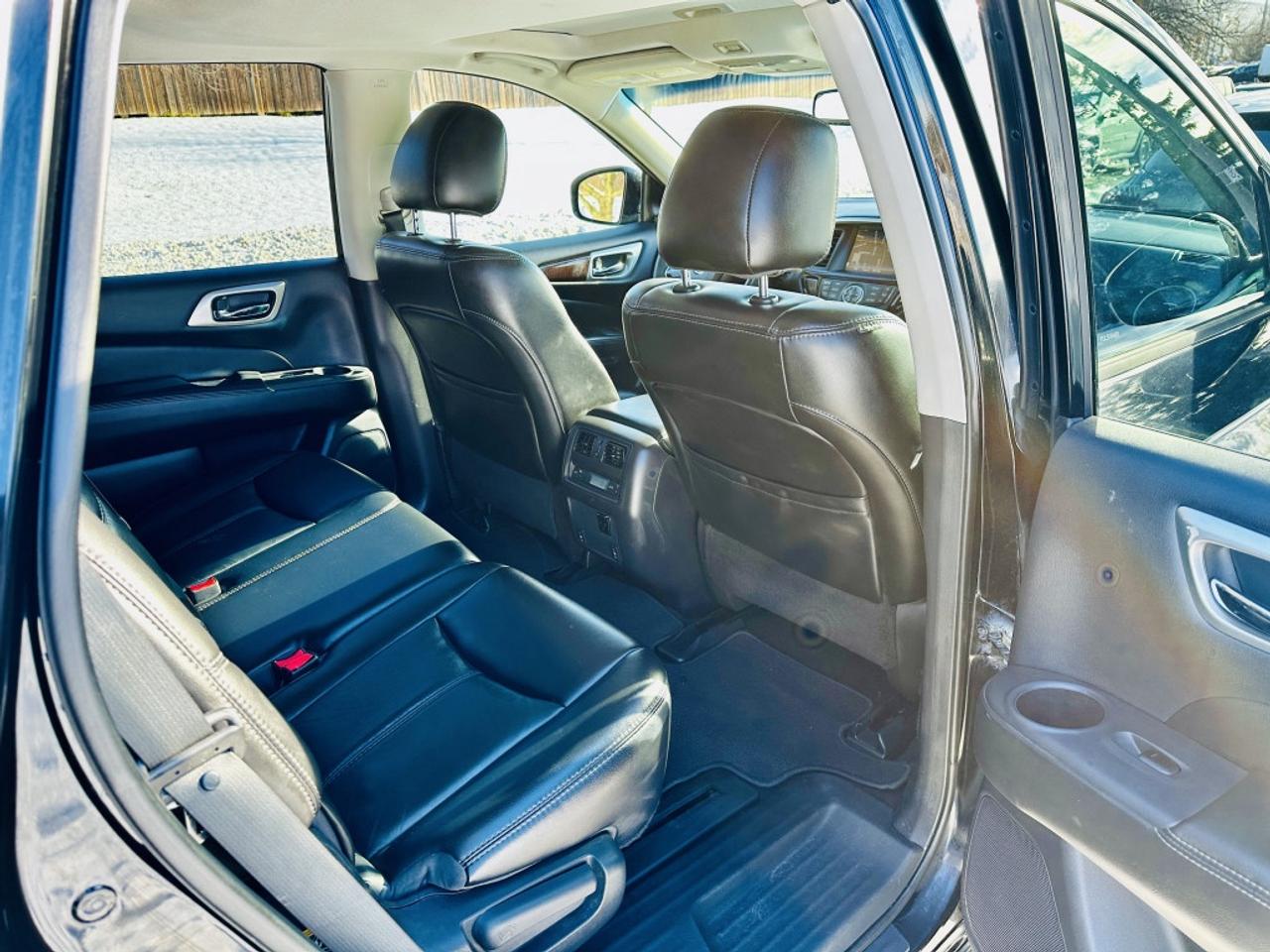 2016 Nissan Pathfinder SL 4WD Photo