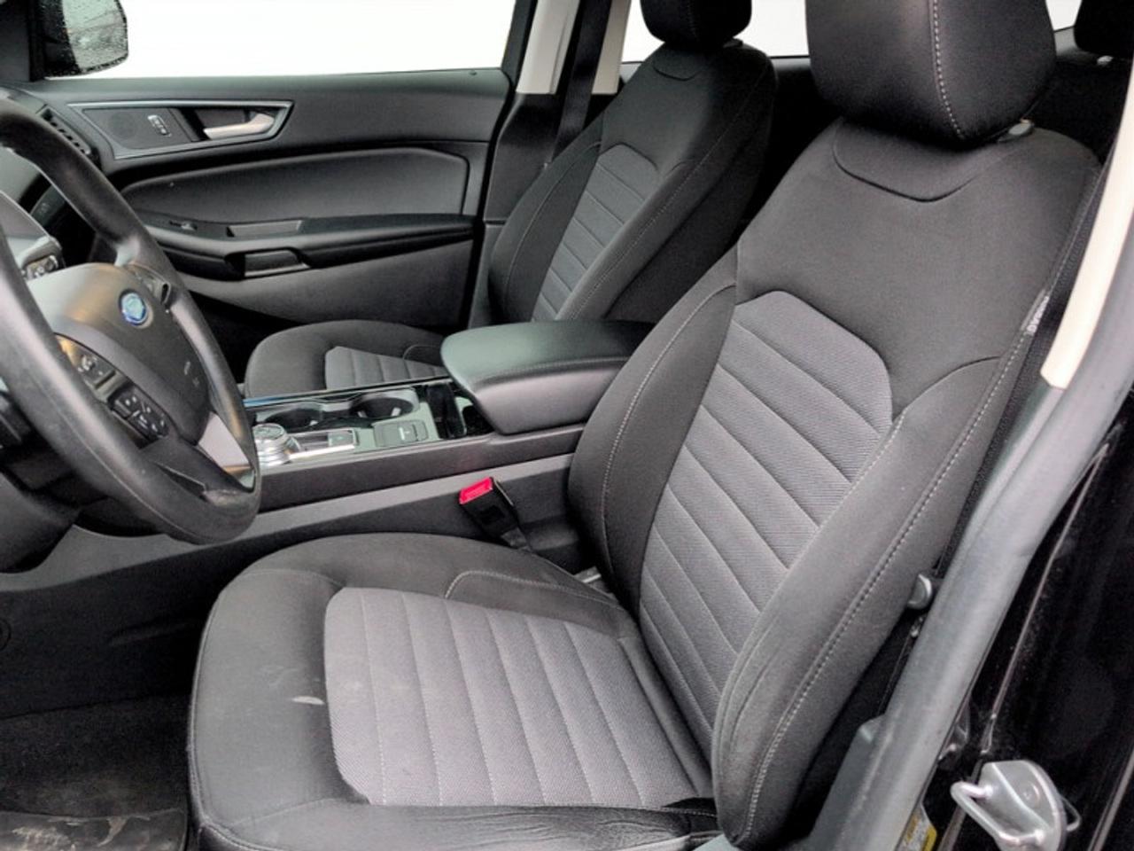 2020 Ford Edge SE AWD Photo