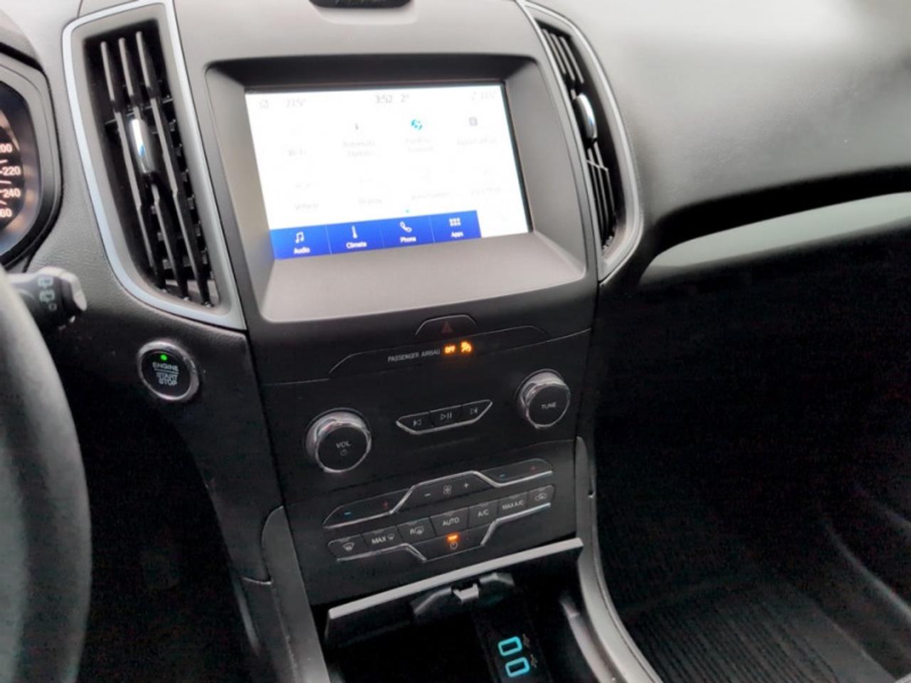 2020 Ford Edge SE AWD Photo