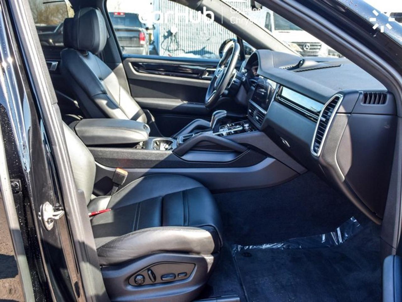 2023 Porsche Cayenne Platinum Edition Coupe AWD Pano Sunroof Ventilated Front Seats Photo