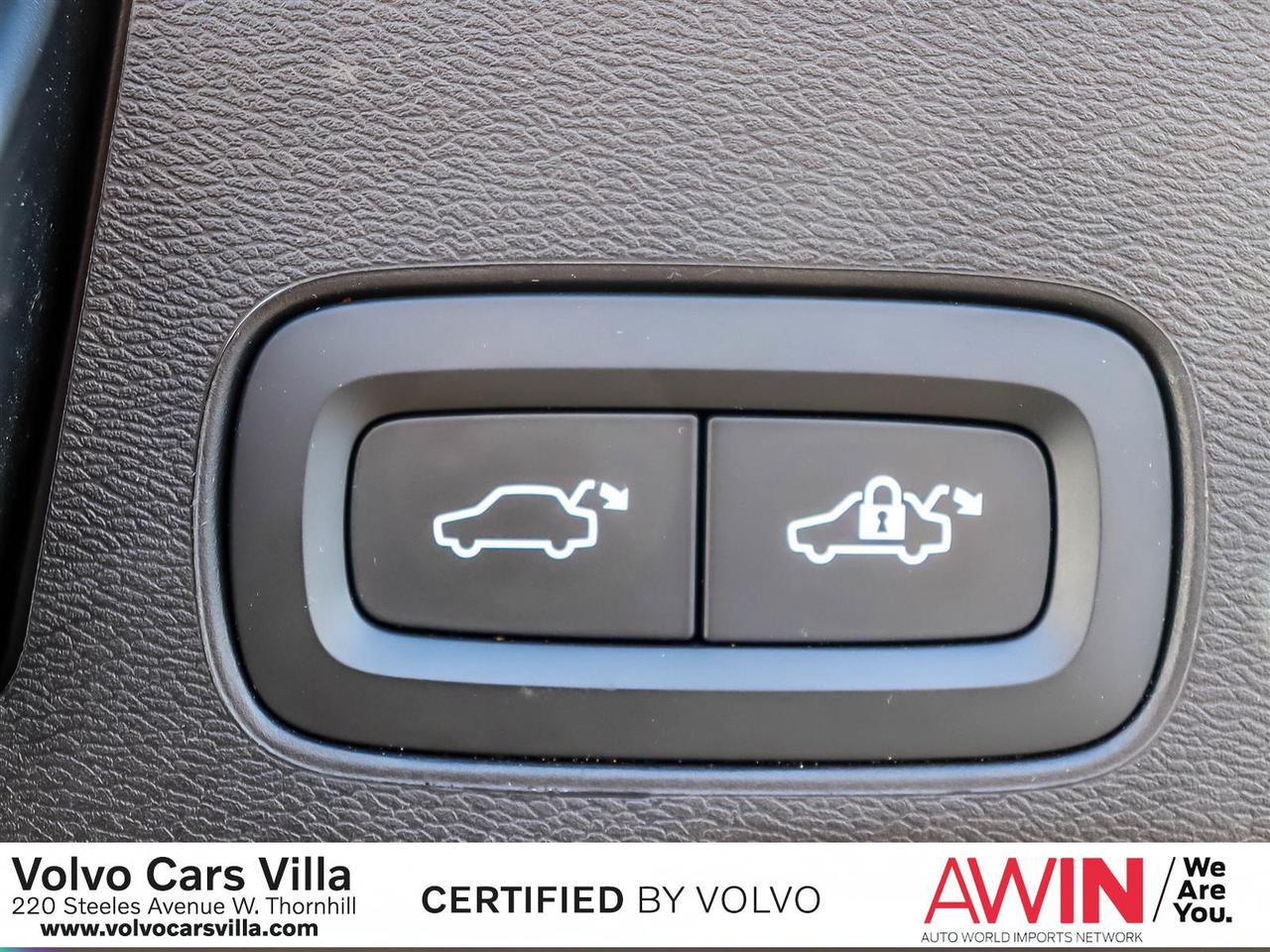 2024 Volvo XC60 B5 AWD Plus Dark Theme Photo