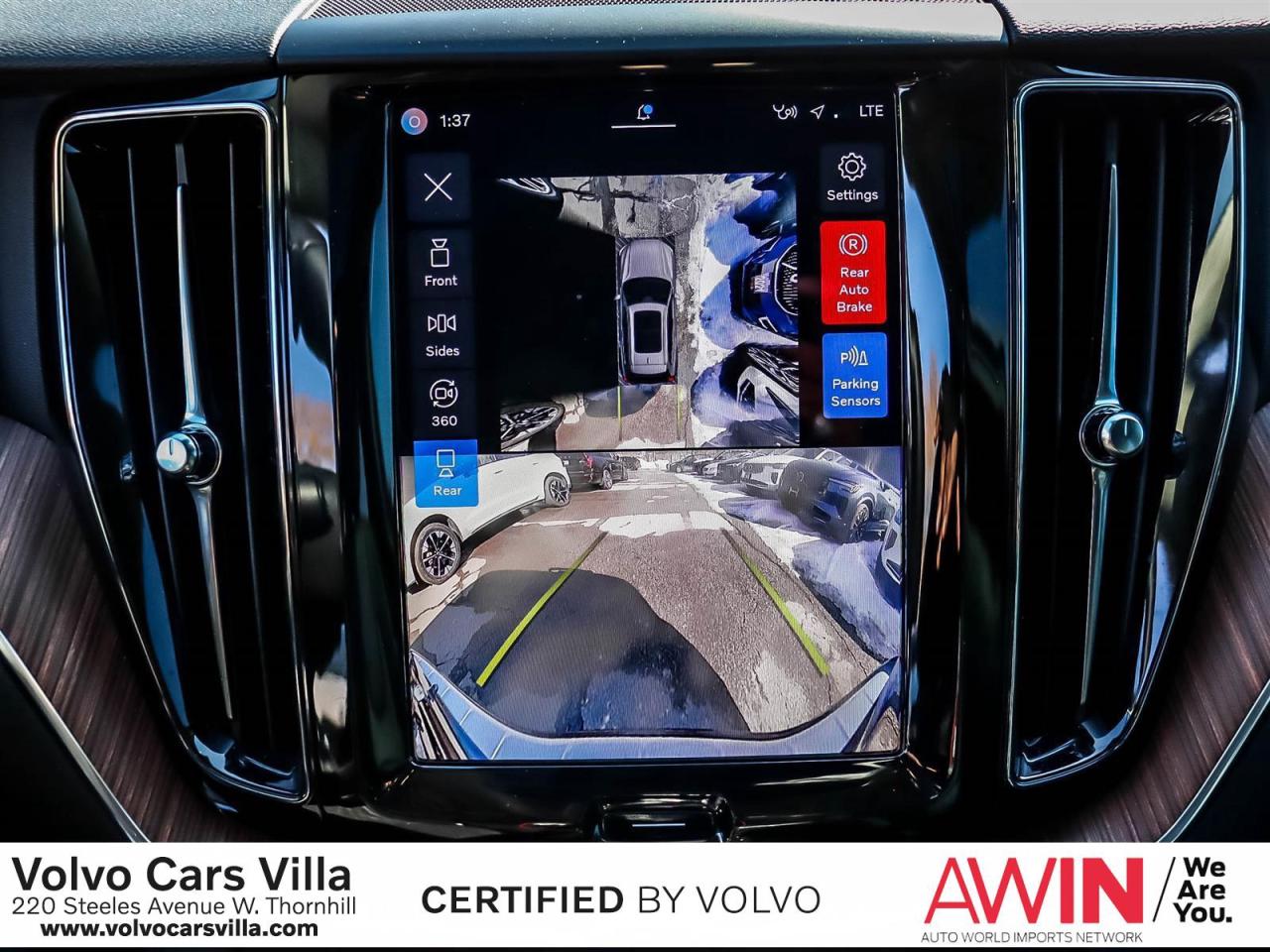 2024 Volvo XC60 B5 AWD Plus Dark Theme Photo