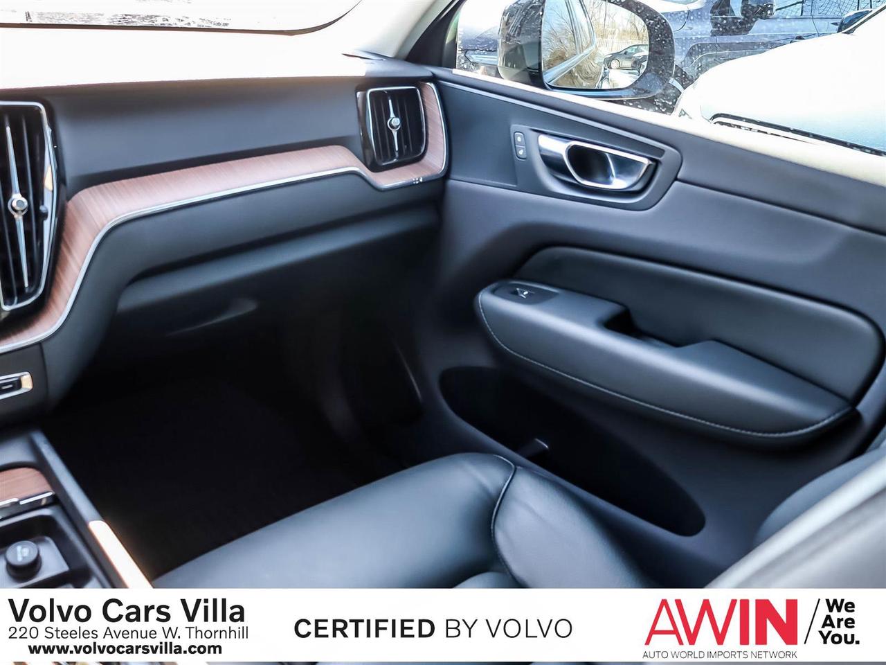 2024 Volvo XC60 B5 AWD Plus Dark Theme Photo