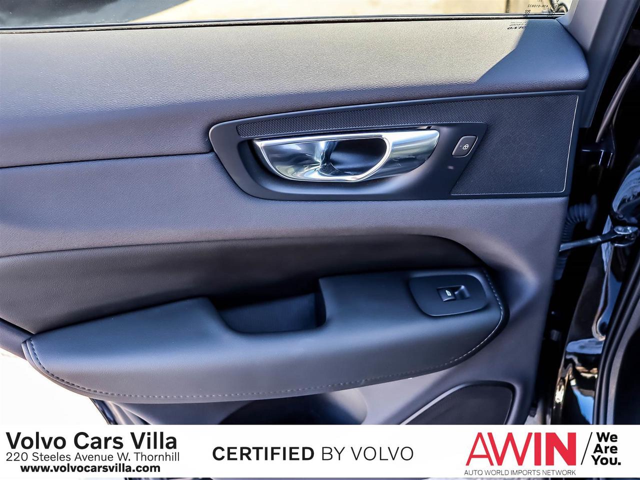 2024 Volvo XC60 B5 AWD Plus Dark Theme Photo
