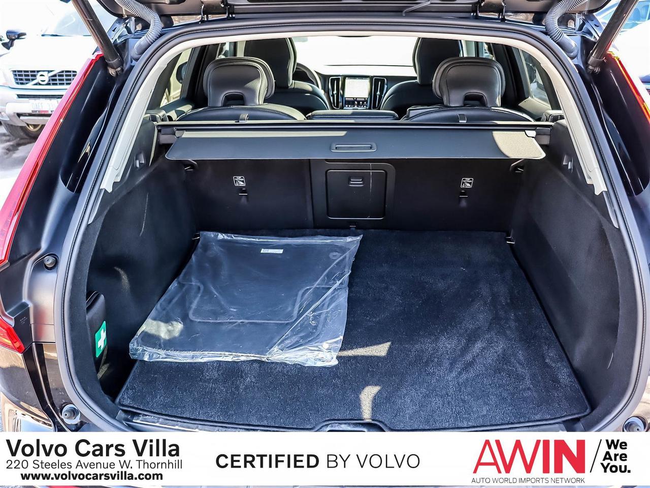 2024 Volvo XC60 B5 AWD Plus Dark Theme Photo