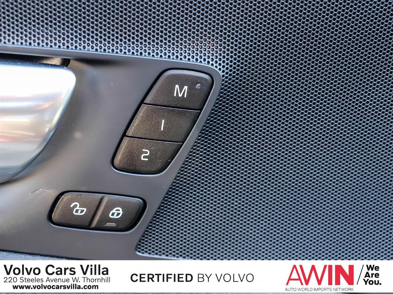 2024 Volvo XC60 B5 AWD Plus Dark Theme Photo