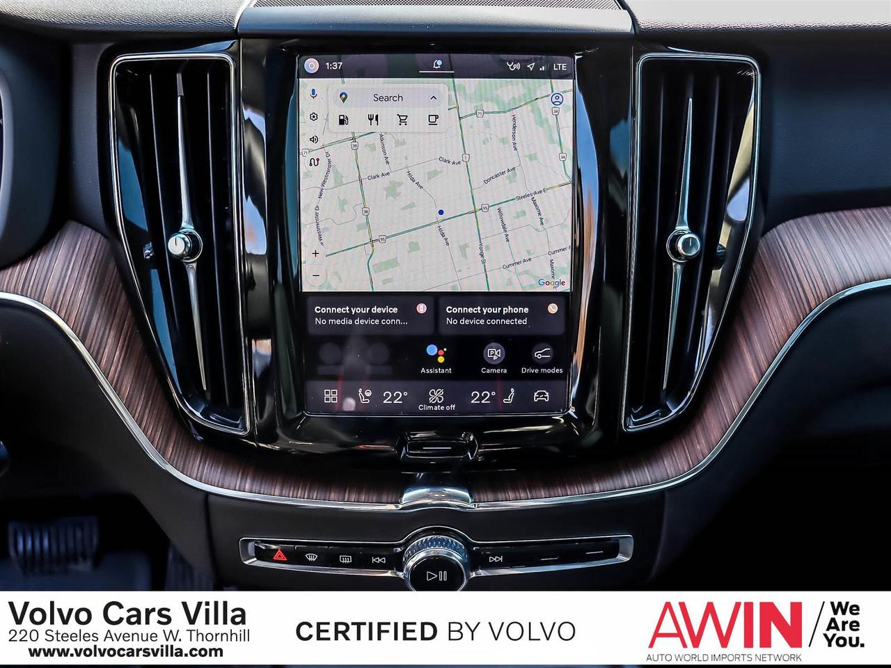 2024 Volvo XC60 B5 AWD Plus Dark Theme Photo