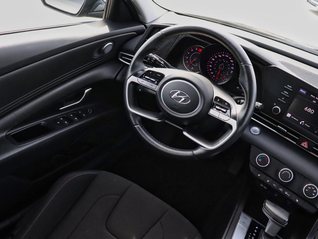 2023 Hyundai Elantra Preferred Photo