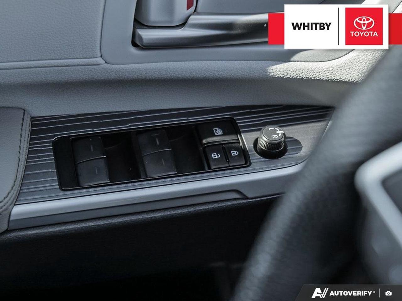 2025 Toyota Sienna XLE Hybrid 2.5L Photo