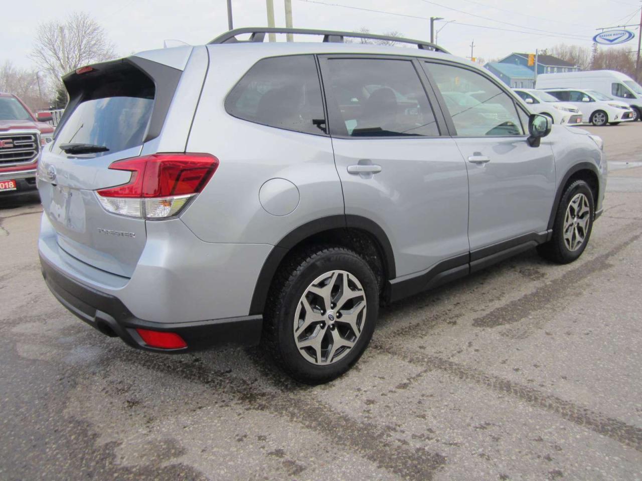 2023 Subaru Forester Touring ONE OWNER NO ACCIDENTS Photo4