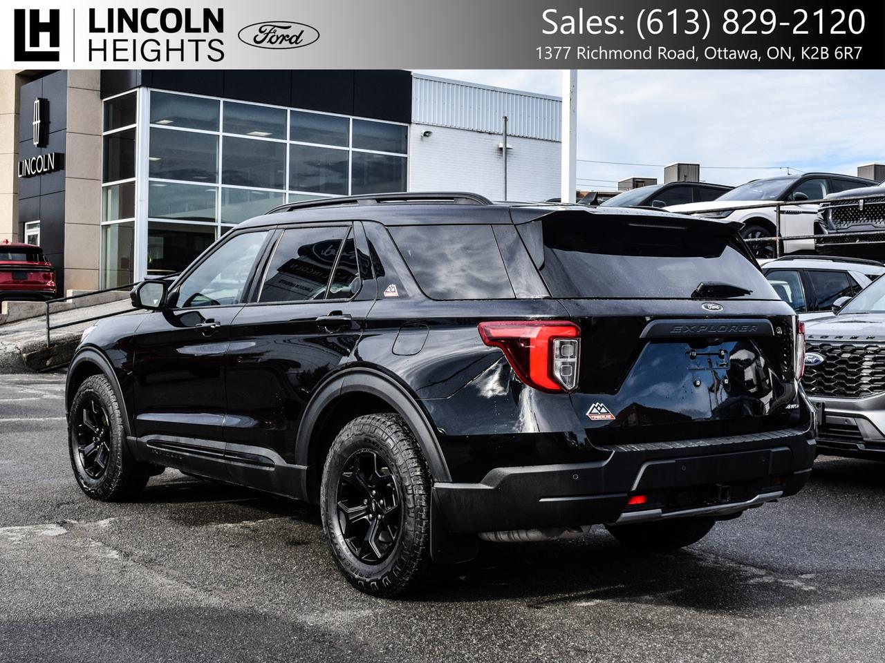 2023 Ford Explorer  Photo3