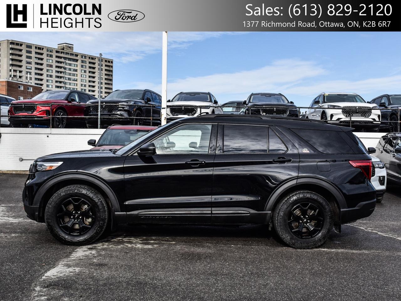 2023 Ford Explorer  Photo2