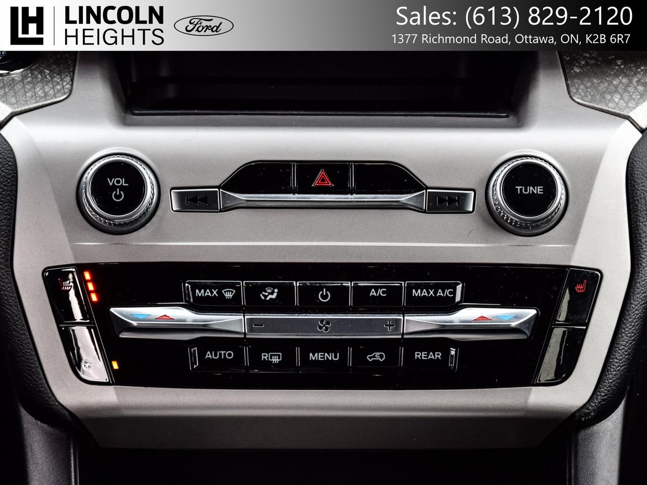 2023 Ford Explorer  Photo