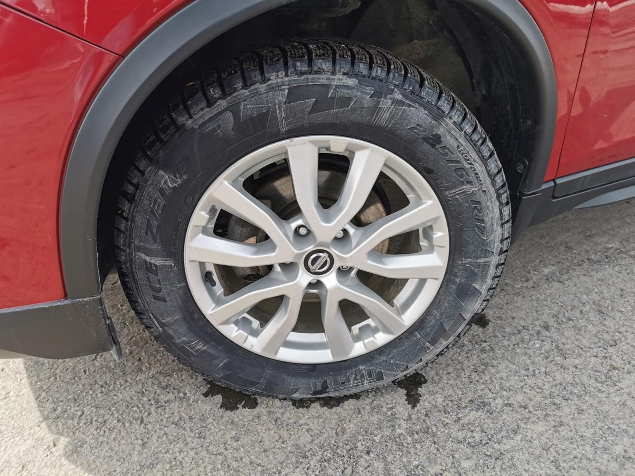 2017 Nissan Rogue SV AWD Photo