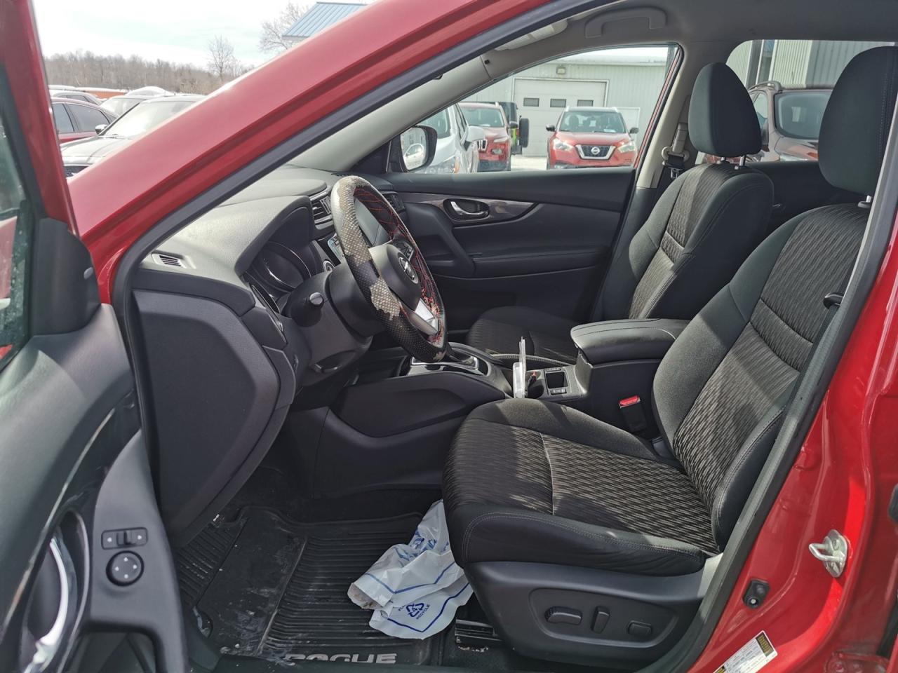 2017 Nissan Rogue SV AWD Photo