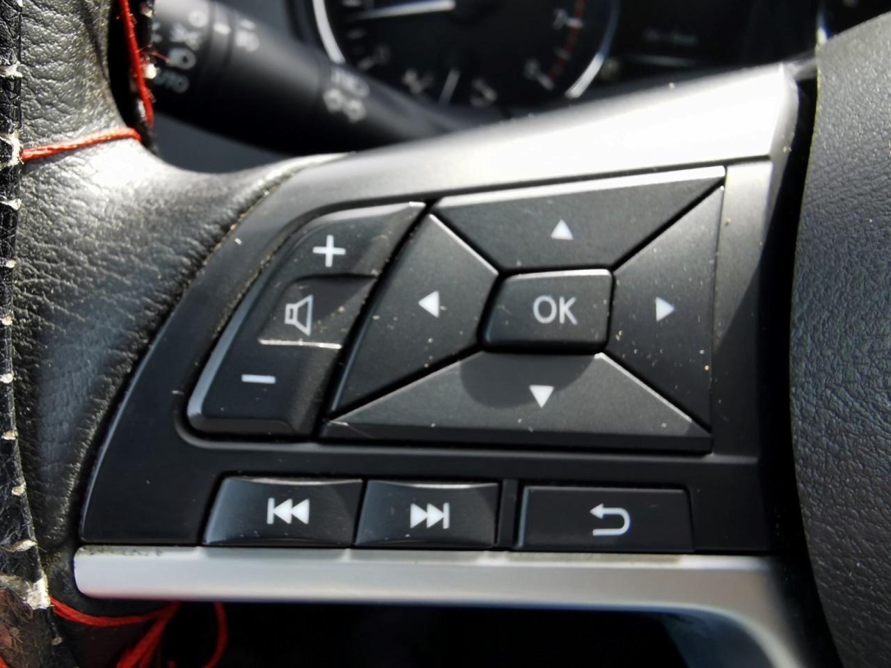 2017 Nissan Rogue SV AWD Photo