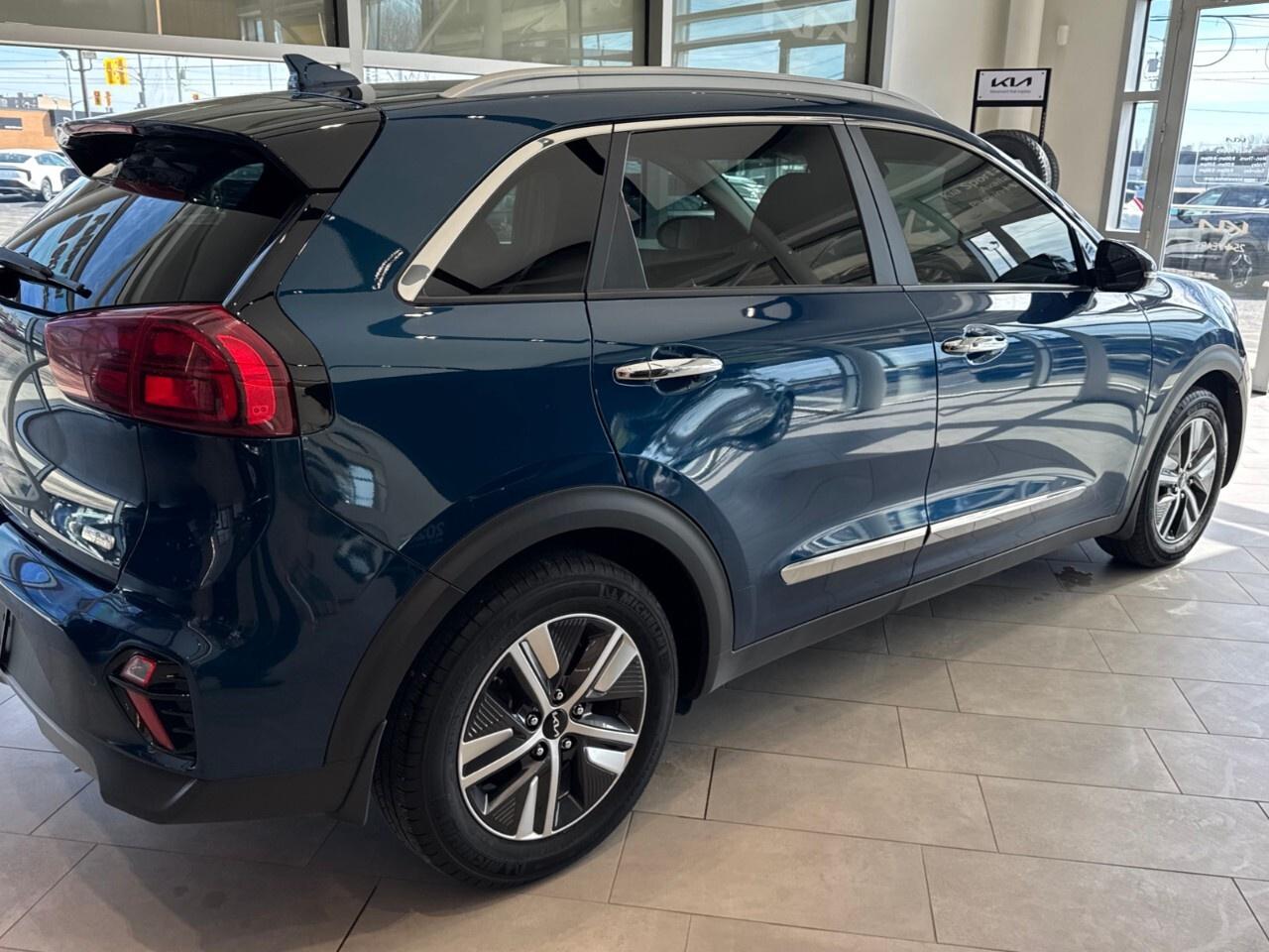 2022 Kia Niro Plug-In Hybrid SX Touring FWD Photo