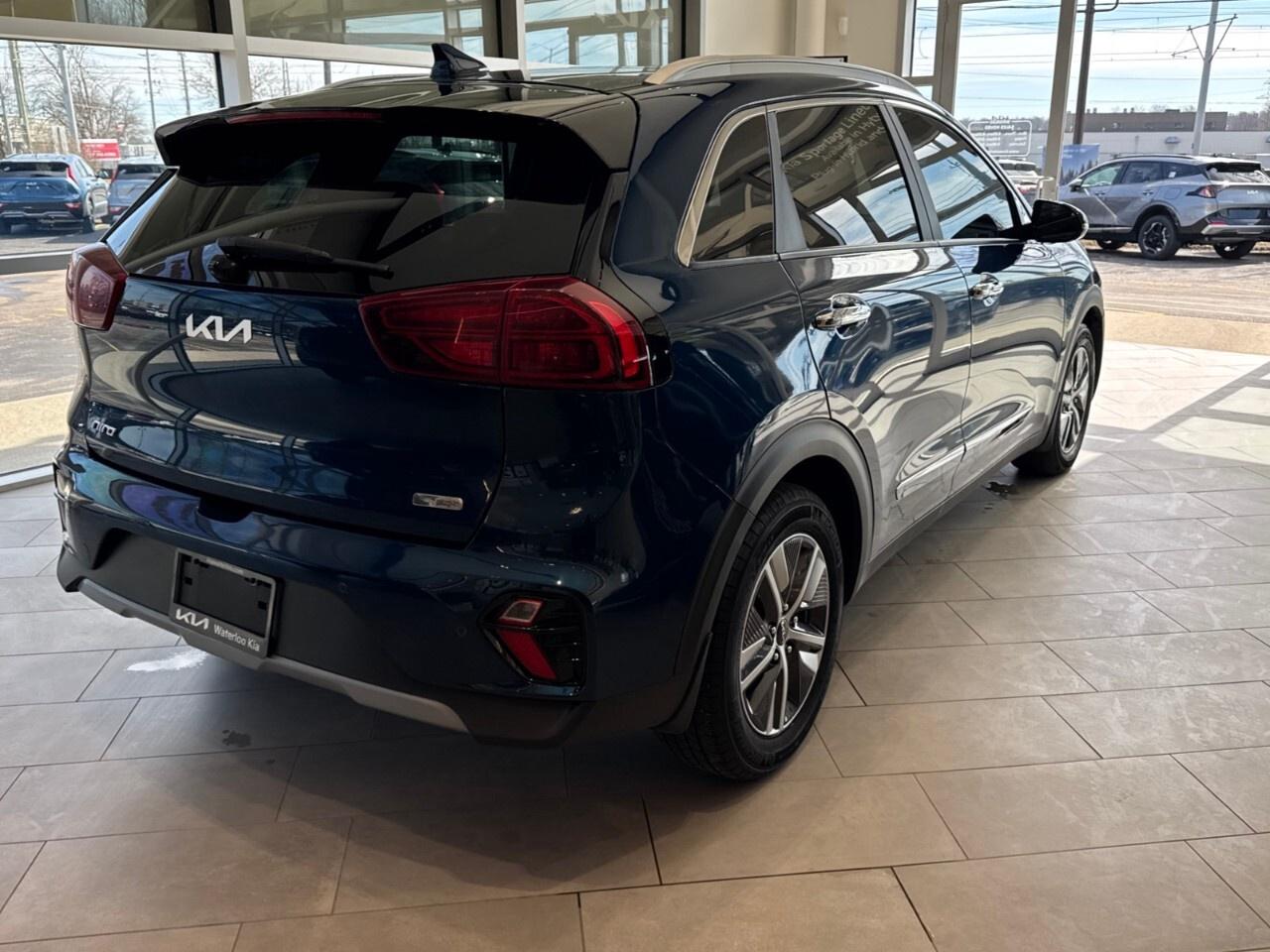 2022 Kia Niro Plug-In Hybrid SX Touring FWD Photo4