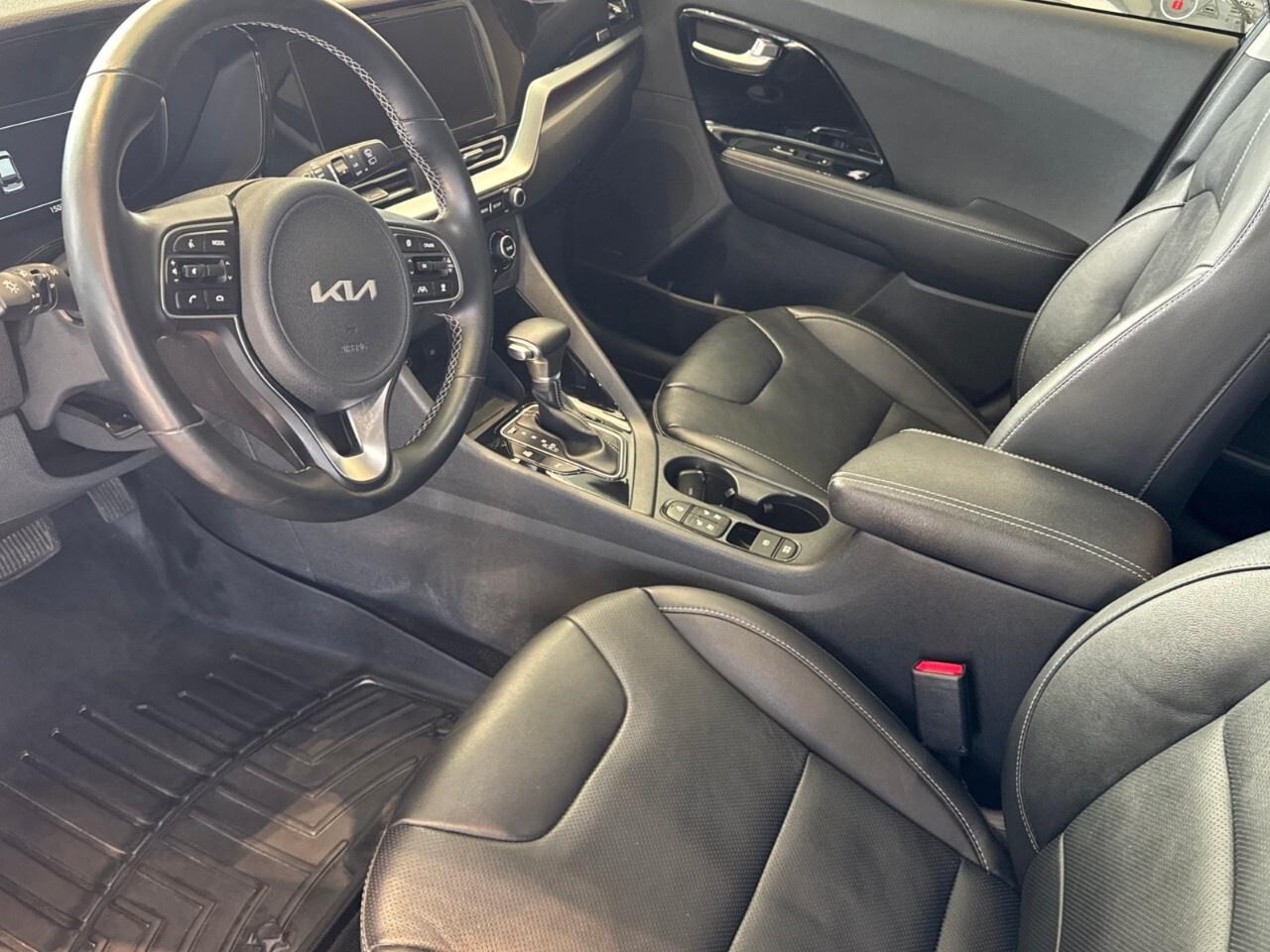 2022 Kia Niro Plug-In Hybrid SX Touring FWD Photo