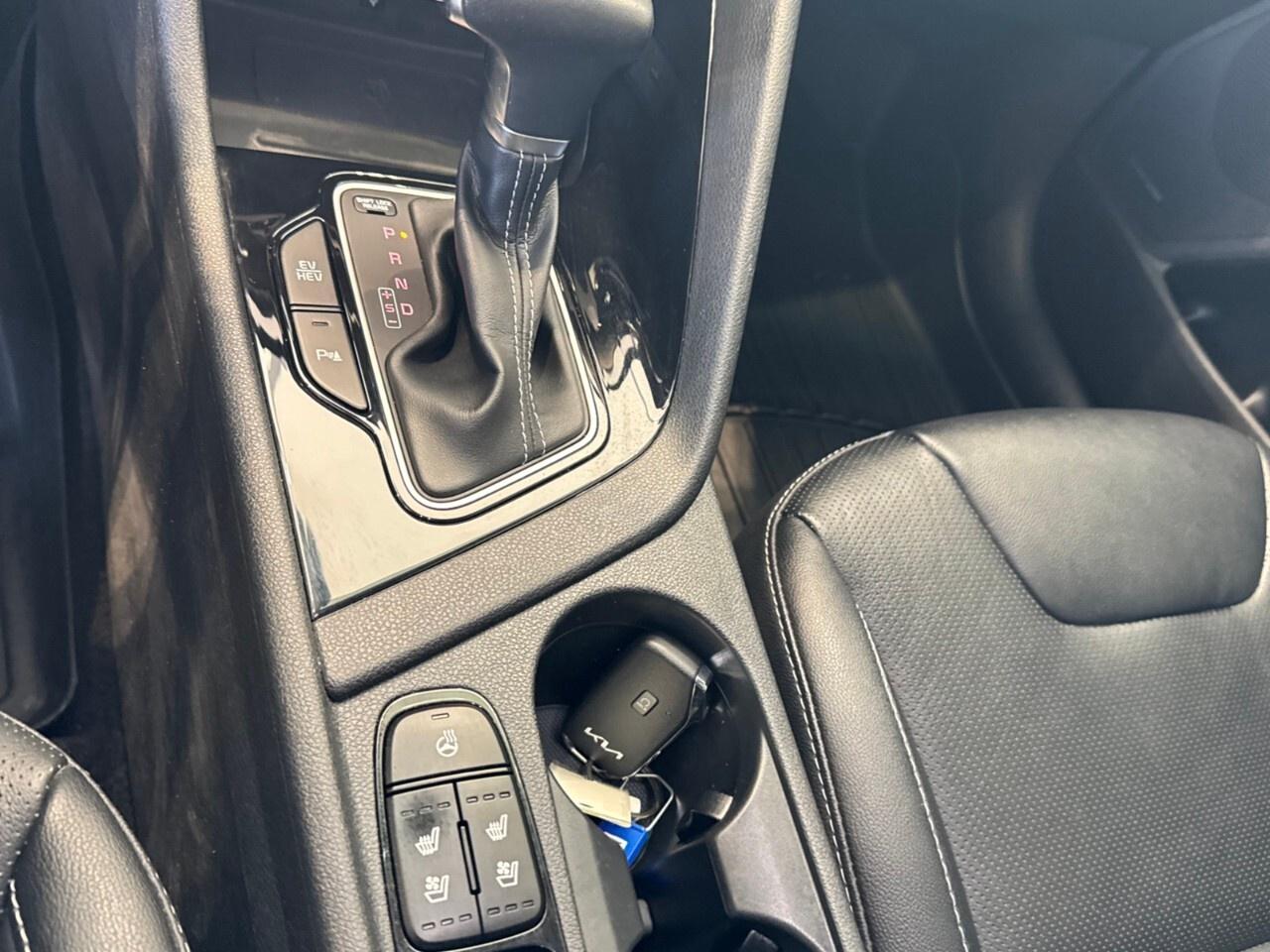 2022 Kia Niro Plug-In Hybrid SX Touring FWD Photo