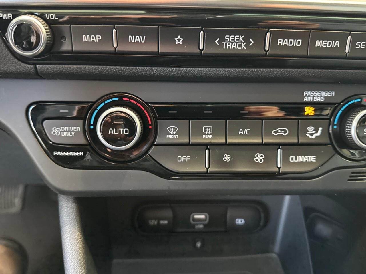 2022 Kia Niro Plug-In Hybrid SX Touring FWD Photo