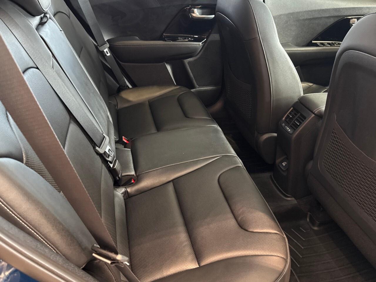 2022 Kia Niro Plug-In Hybrid SX Touring FWD Photo