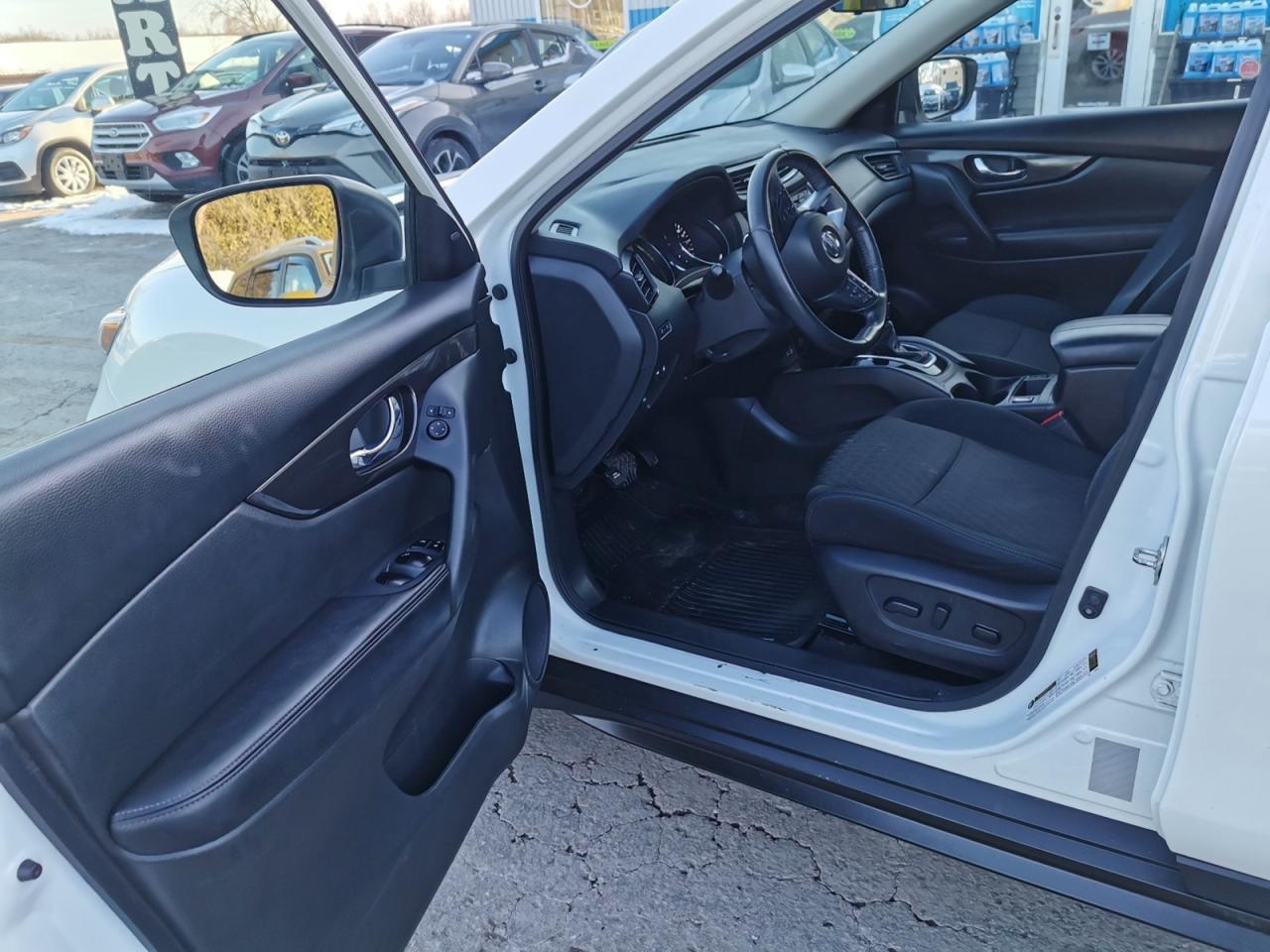 2018 Nissan Rogue SV AWD Photo