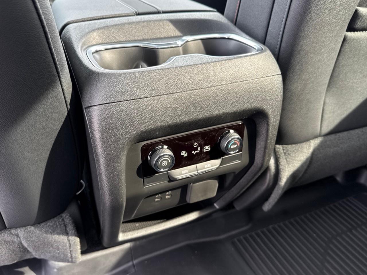 2026 Chevrolet Traverse AWD 4dr Z71 Photo