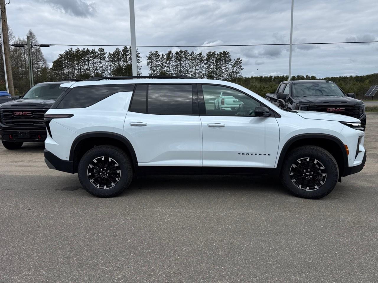 2026 Chevrolet Traverse AWD 4dr Z71 Photo3