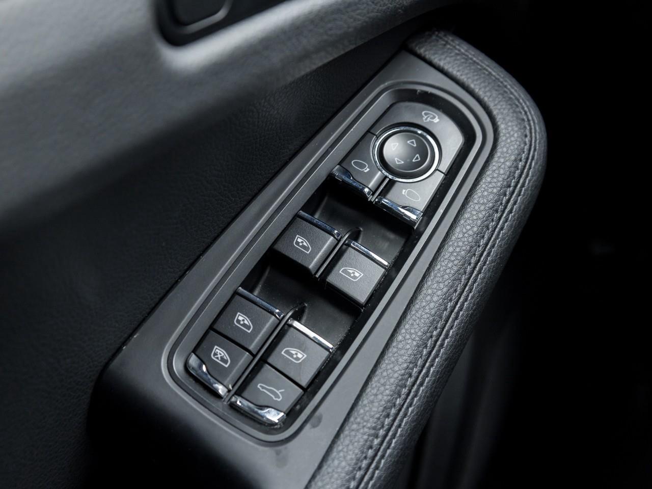 2023 Porsche Macan  Photo