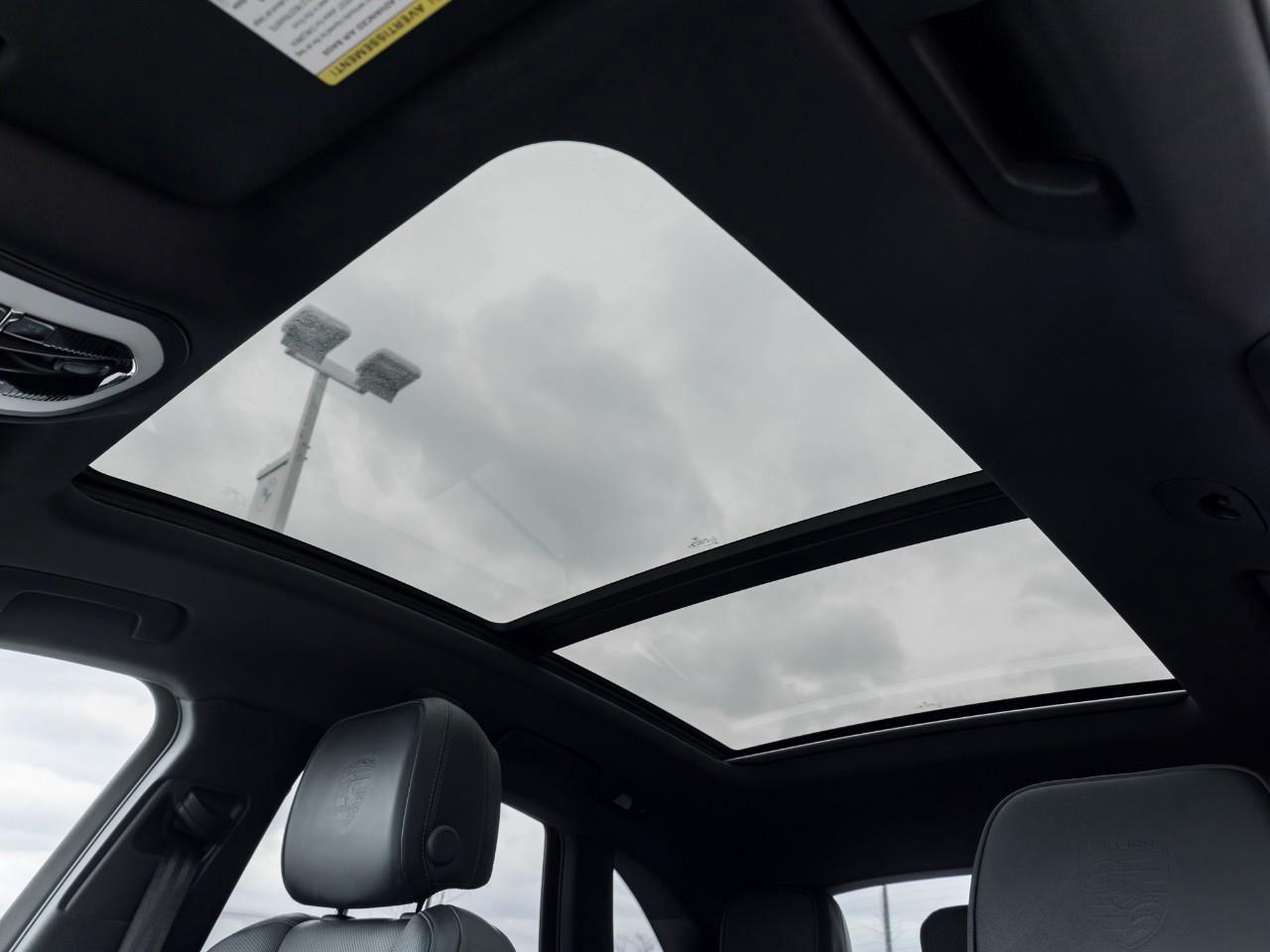 2023 Porsche Macan  Photo