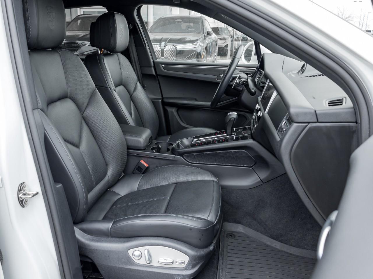 2023 Porsche Macan  Photo