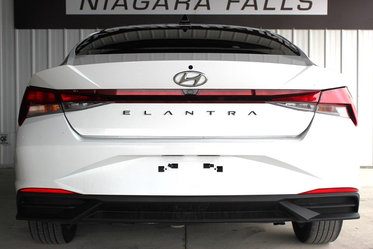 2021 Hyundai Elantra Preferred IVT w/Sun & Tech Package Photo3