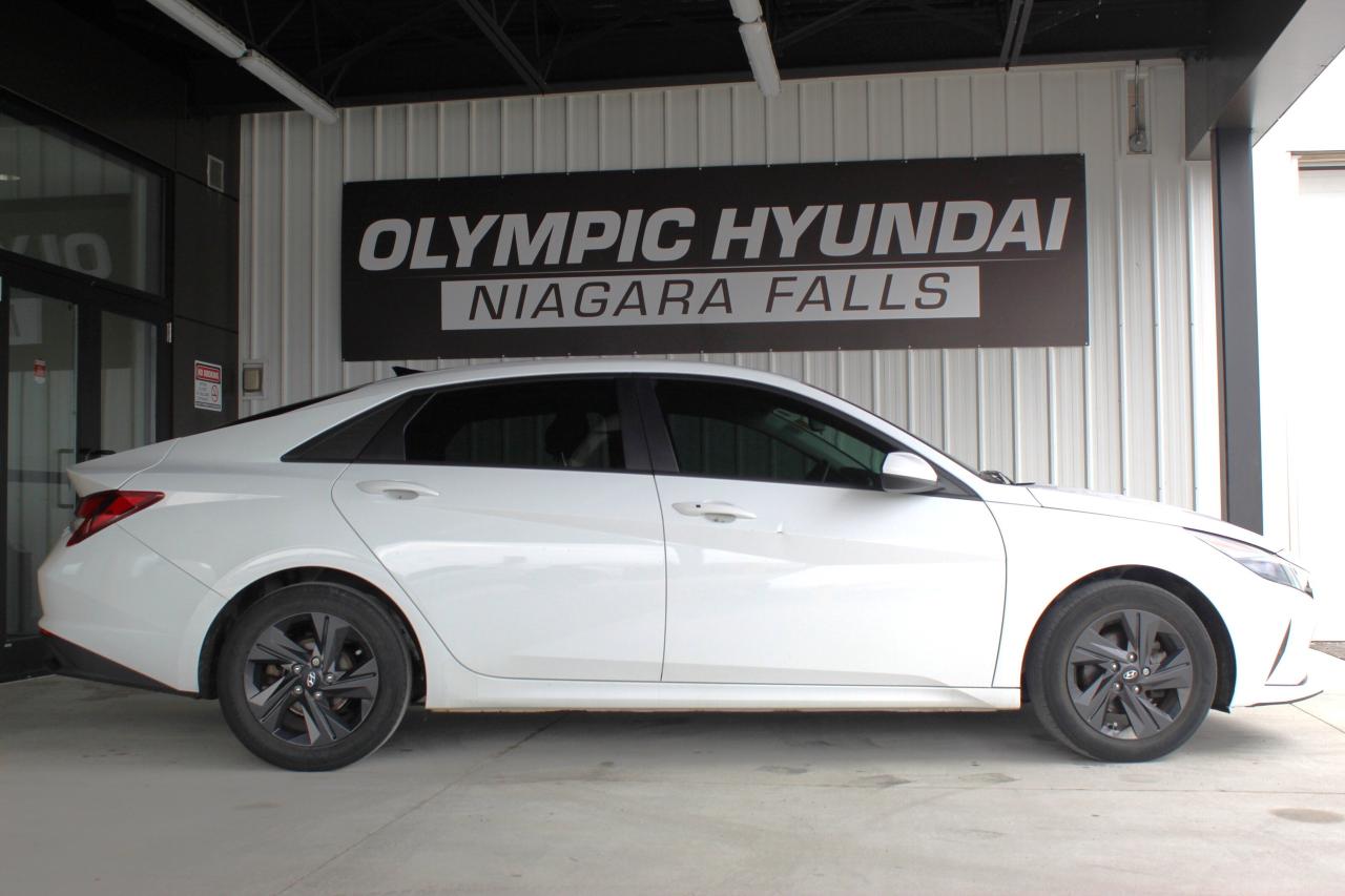 2021 Hyundai Elantra Preferred IVT w/Sun & Tech Package Photo2
