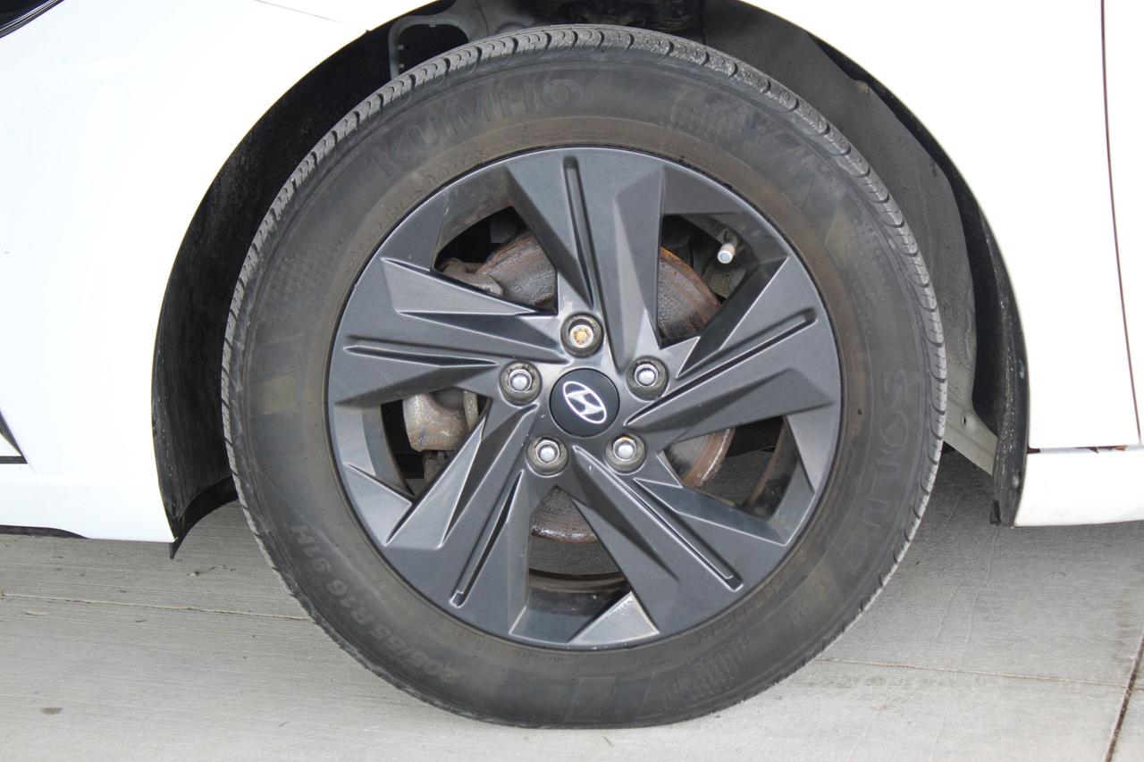 2021 Hyundai Elantra Preferred IVT w/Sun & Tech Package Photo