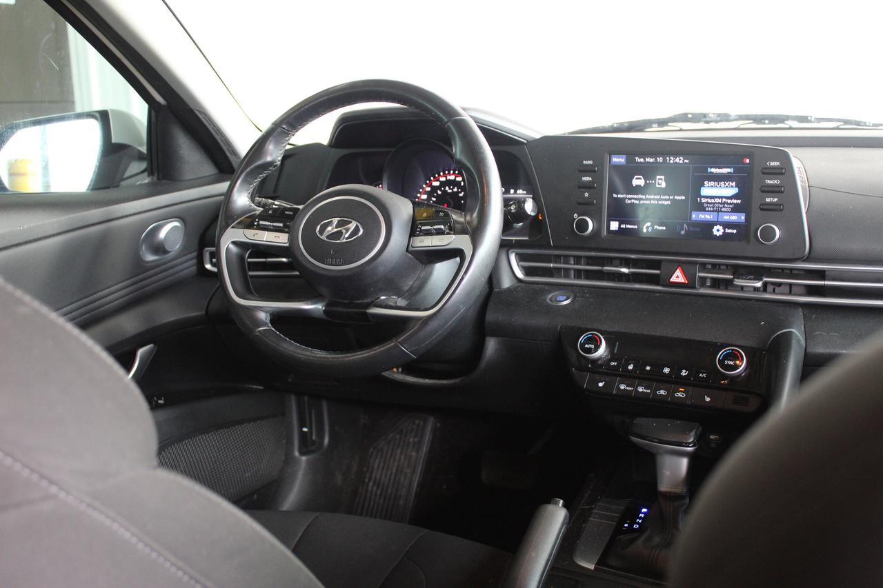 2021 Hyundai Elantra Preferred IVT w/Sun & Tech Package Photo