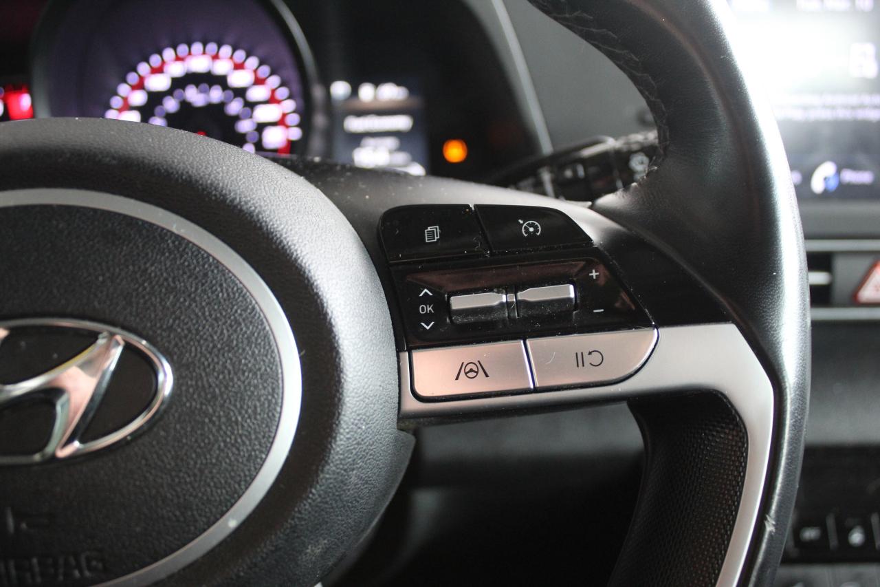 2021 Hyundai Elantra Preferred IVT w/Sun & Tech Package Photo