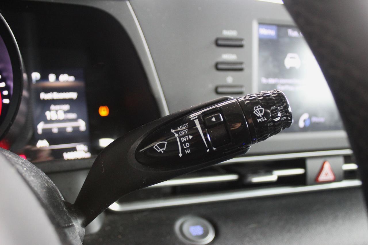 2021 Hyundai Elantra Preferred IVT w/Sun & Tech Package Photo