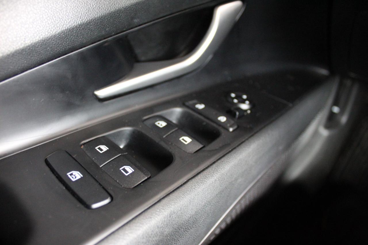 2021 Hyundai Elantra Preferred IVT w/Sun & Tech Package Photo