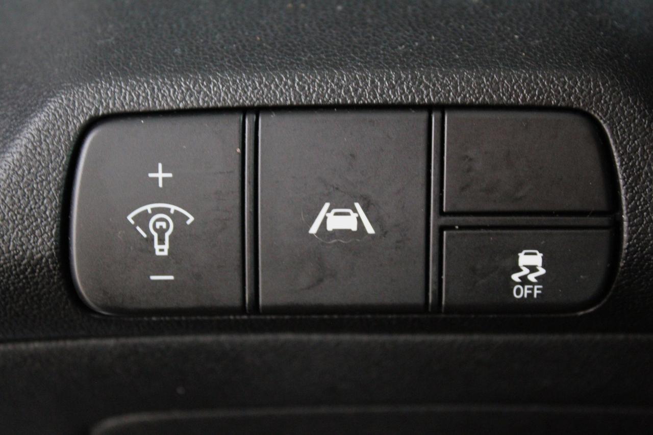 2021 Hyundai Elantra Preferred IVT w/Sun & Tech Package Photo