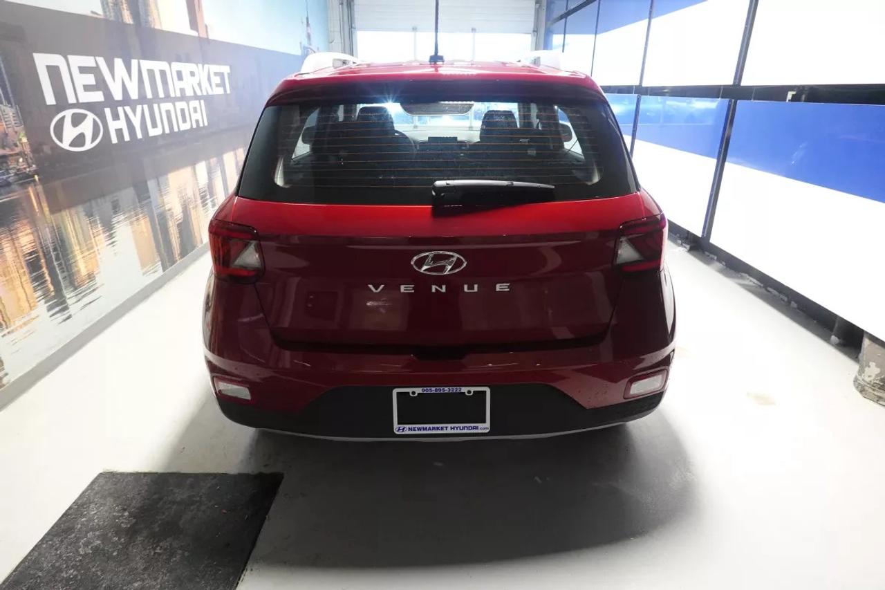 2025 Hyundai Venue PREFERRED   HEATED SEATS   HEATED WHEEL   APPLE CA Photo4