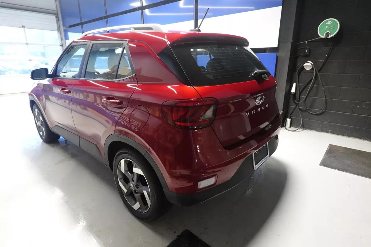 2025 Hyundai Venue PREFERRED   HEATED SEATS   HEATED WHEEL   APPLE CA Photo