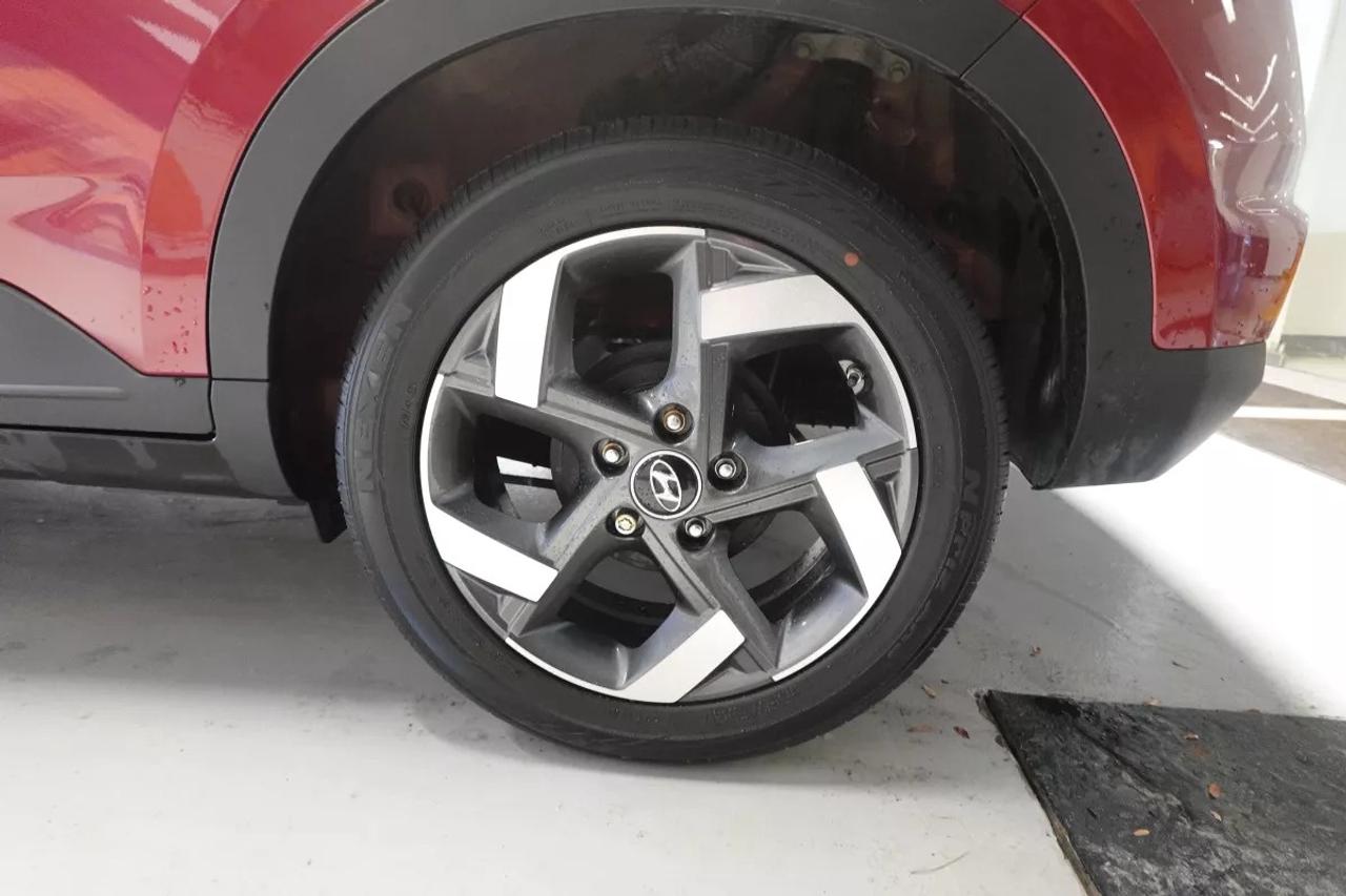 2025 Hyundai Venue PREFERRED   HEATED SEATS   HEATED WHEEL   APPLE CA Photo